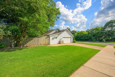 Golf Course Living! Fenced yard. Enjoy single-level living with on Stonebridge Golf Club in Tennessee - for sale on GolfHomes.com, golf home, golf lot