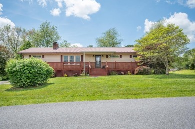 One level living right off the Holston Hills golf course!  This on Holston Hills Country Club in Virginia - for sale on GolfHomes.com, golf home, golf lot