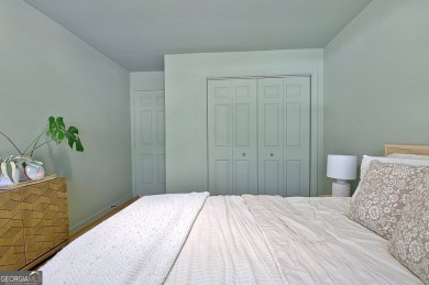 Lakefront Living in the Heart of Peachtree City! Enjoy the ease on Canongate At Flat Creek Club in Georgia - for sale on GolfHomes.com, golf home, golf lot