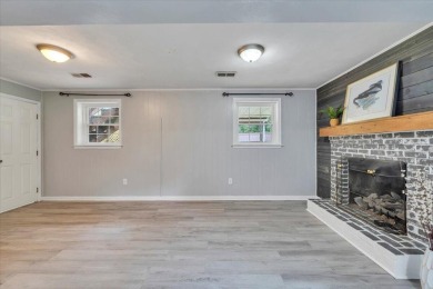 Welcome to a comfortable, affordable, move-in-ready home in on Brookside Golf Course in Virginia - for sale on GolfHomes.com, golf home, golf lot