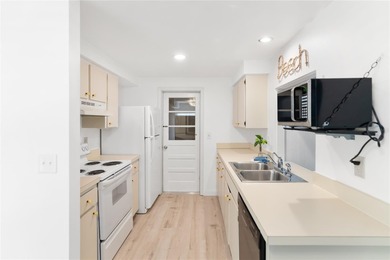 Get ready to fall in love with this absolutely charming and on Venice East Golf Club in Florida - for sale on GolfHomes.com, golf home, golf lot