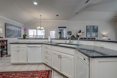 GREAT FIND IN GREEN TREE NORTH!! THIS ABSOLUTELY ADORABLE 4 on Green Tree Country Club in Texas - for sale on GolfHomes.com, golf home, golf lot