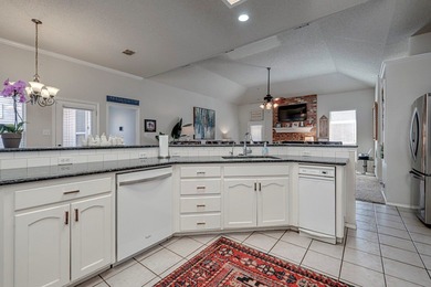 GREAT FIND IN GREEN TREE NORTH!! THIS ABSOLUTELY ADORABLE 4 on Green Tree Country Club in Texas - for sale on GolfHomes.com, golf home, golf lot