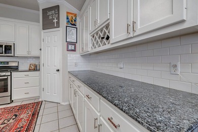 GREAT FIND IN GREEN TREE NORTH!! THIS ABSOLUTELY ADORABLE 4 on Green Tree Country Club in Texas - for sale on GolfHomes.com, golf home, golf lot