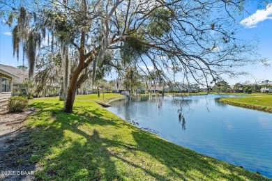 Stunning Renovated Townhouse in Spruce Creek Fly-In

This on Spruce Creek Golf Club in Florida - for sale on GolfHomes.com, golf home, golf lot