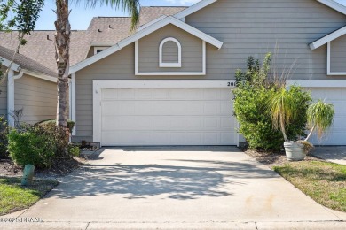 Stunning Renovated Townhouse in Spruce Creek Fly-In

This on Spruce Creek Golf Club in Florida - for sale on GolfHomes.com, golf home, golf lot