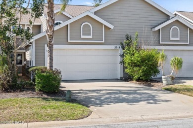 Stunning Renovated Townhouse in Spruce Creek Fly-In

This on Spruce Creek Golf Club in Florida - for sale on GolfHomes.com, golf home, golf lot