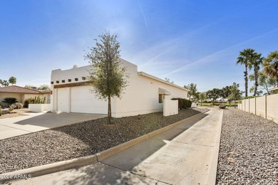 Golf course living at its best in this 2BR, 2BA plus golf cart on Cottonwood Country Club in Arizona - for sale on GolfHomes.com, golf home, golf lot
