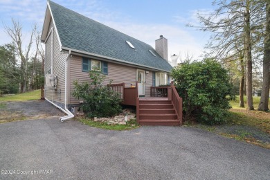 ***WALK TO THE LAKE***WALK TO THE GOLF COURSE***LOW TAXES*** A on Pocono Farms Country Club in Pennsylvania - for sale on GolfHomes.com, golf home, golf lot