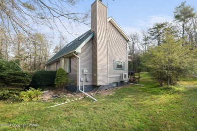 ***WALK TO THE LAKE***WALK TO THE GOLF COURSE***LOW TAXES*** A on Pocono Farms Country Club in Pennsylvania - for sale on GolfHomes.com, golf home, golf lot