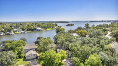 FABULOUS REMODELED TOWNHOME in sought after Blue Lake Estates. A on Blue Lake Golf Club in Texas - for sale on GolfHomes.com, golf home, golf lot