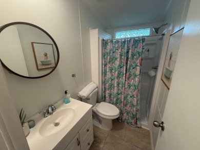 This beautiful 2-bedroom, 2-bathroom Palm Harbor home is being on Del Tura Golf and Country Club in Florida - for sale on GolfHomes.com, golf home, golf lot