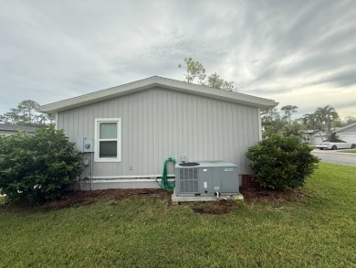 This beautiful 2-bedroom, 2-bathroom Palm Harbor home is being on Del Tura Golf and Country Club in Florida - for sale on GolfHomes.com, golf home, golf lot
