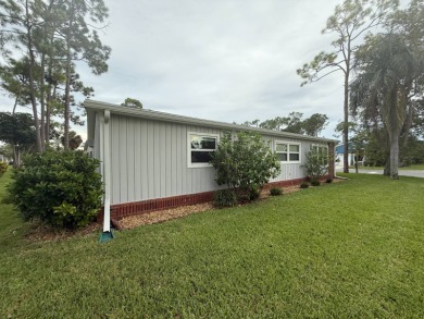 This beautiful 2-bedroom, 2-bathroom Palm Harbor home is being on Del Tura Golf and Country Club in Florida - for sale on GolfHomes.com, golf home, golf lot