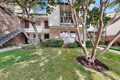 Remodeled to perfection, this light and bright 2-bedroom, 2-bath on Stevens Park Golf Course in Texas - for sale on GolfHomes.com, golf home, golf lot