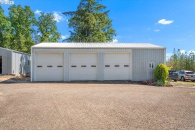 Tucked beside Mallard Creek Golf Course and surrounded by on Mallard Creek Golf and RV Resort in Oregon - for sale on GolfHomes.com, golf home, golf lot