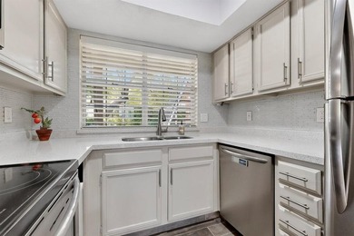 Remodeled to perfection, this light and bright 2-bedroom, 2-bath on Stevens Park Golf Course in Texas - for sale on GolfHomes.com, golf home, golf lot