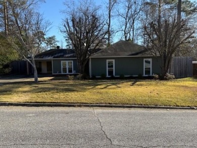 Come and tour this Charming 3 Bedroom, 2 Bath ready to move in on Lakewood Golf Course in Alabama - for sale on GolfHomes.com, golf home, golf lot