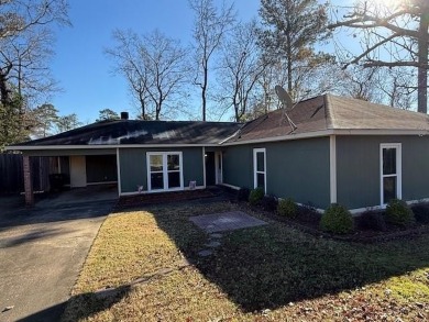 Come and tour this Charming 3 Bedroom, 2 Bath ready to move in on Lakewood Golf Course in Alabama - for sale on GolfHomes.com, golf home, golf lot