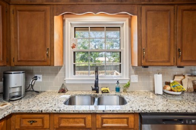 Welcome to one level living in golf course community Houndslake! on Houndslake Country Club in South Carolina - for sale on GolfHomes.com, golf home, golf lot