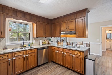 Welcome to one level living in golf course community Houndslake! on Houndslake Country Club in South Carolina - for sale on GolfHomes.com, golf home, golf lot