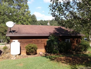 Warm and Inviting Rancher in Tanglewood Shores Golf and Country on Tanglewood Shores Golf Club in Virginia - for sale on GolfHomes.com, golf home, golf lot