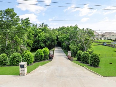This Fairview Estate includes a **GUEST HOME**.  Instant on Heritage Ranch Golf and Country Club in Texas - for sale on GolfHomes.com, golf home, golf lot