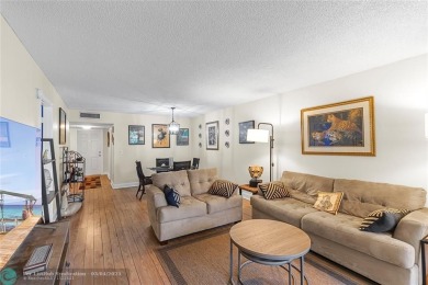 Welcome home! Very bright and updated unit with amazing natural on Palm-Aire Country Club and Resort - Palms in Florida - for sale on GolfHomes.com, golf home, golf lot