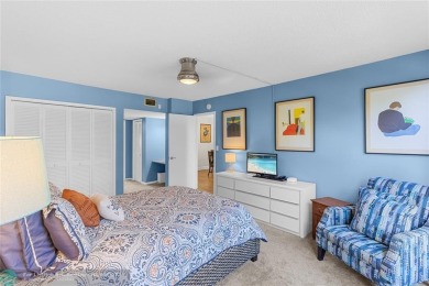 Welcome home! Very bright and updated unit with amazing natural on Palm-Aire Country Club and Resort - Palms in Florida - for sale on GolfHomes.com, golf home, golf lot