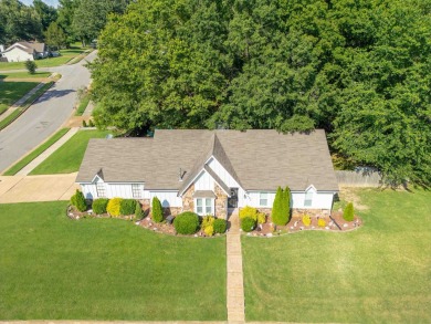 Golf Course Living! Fenced yard. Enjoy single-level living with on Stonebridge Golf Club in Tennessee - for sale on GolfHomes.com, golf home, golf lot