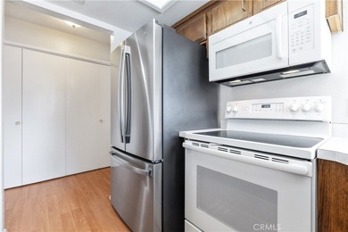 Welcome to this beautifully maintained 2-bedroom, 2-bathroom on Chalk Mountain Golf Course in California - for sale on GolfHomes.com, golf home, golf lot