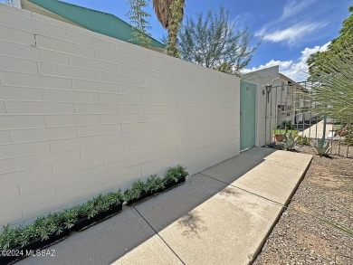 New reduced price! Charming 2 Bed/1.5 Bath Co-op Condo in on Randolph Park Golf Courses in Arizona - for sale on GolfHomes.com, golf home, golf lot