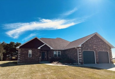 Like-new all brick home, walk to Stonehedge Golf Club for golf on Stone Hedge Golf Club in Missouri - for sale on GolfHomes.com, golf home, golf lot