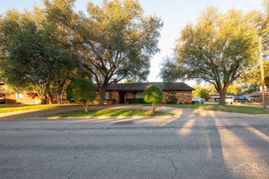 1803 Morris Ave. is a beautiful traditional home, nestled on a on Sweetwater Country Club in Texas - for sale on GolfHomes.com, golf home, golf lot