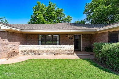 Welcome home to 1419 Stanley Street! This beautiful home is on Sweetwater Country Club in Texas - for sale on GolfHomes.com, golf home, golf lot