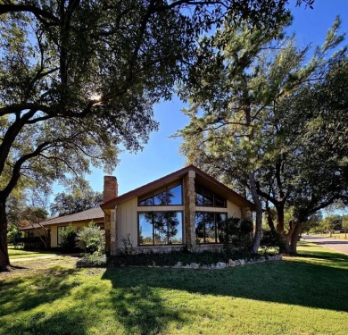 Welcome to this delightful 4-bedroom, 3 full, 2 half bathroom on Sweetwater Country Club in Texas - for sale on GolfHomes.com, golf home, golf lot