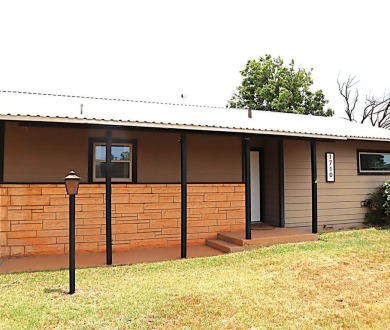 Updated 3 bedroom, 1 bathroom home only blocks from a golf on Sweetwater Country Club in Texas - for sale on GolfHomes.com, golf home, golf lot