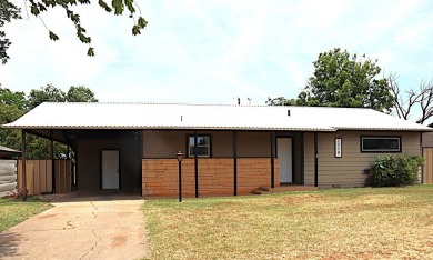 Updated 3 bedroom, 1 bathroom home only blocks from a golf on Sweetwater Country Club in Texas - for sale on GolfHomes.com, golf home, golf lot