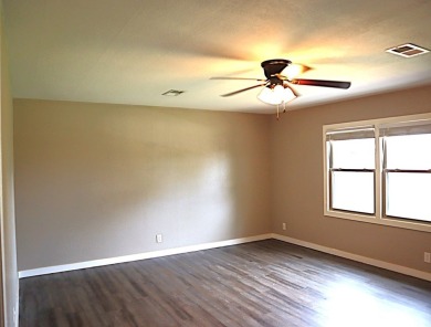 Updated 3 bedroom, 1 bathroom home only blocks from a golf on Sweetwater Country Club in Texas - for sale on GolfHomes.com, golf home, golf lot