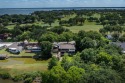 This lovely lake house in the Cedar Creek Country Club golf, Texas